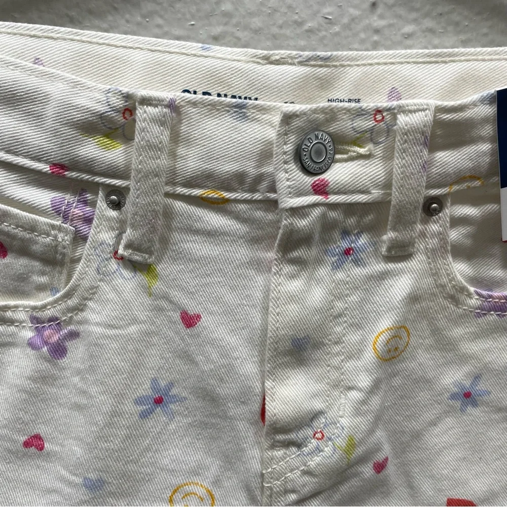 Old Navy White Shorts Flower-Smile Face Print High Rise Adjustable Waist Size 12 - Picture 7 of 16
